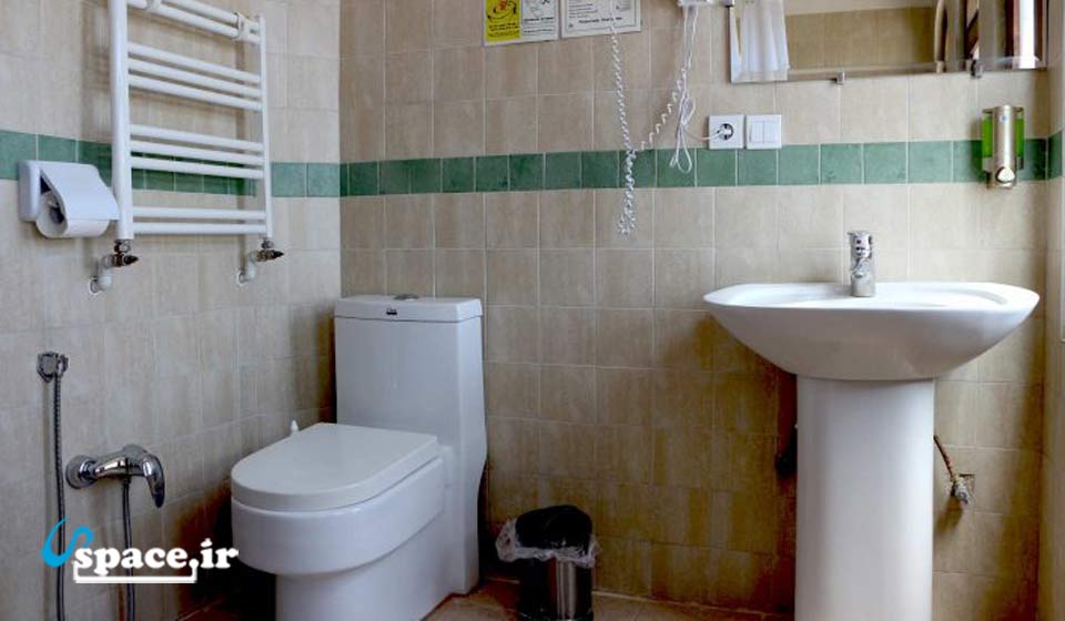 توالت اتاق شاه نشین اکوکمپ متین آباد - نطنز